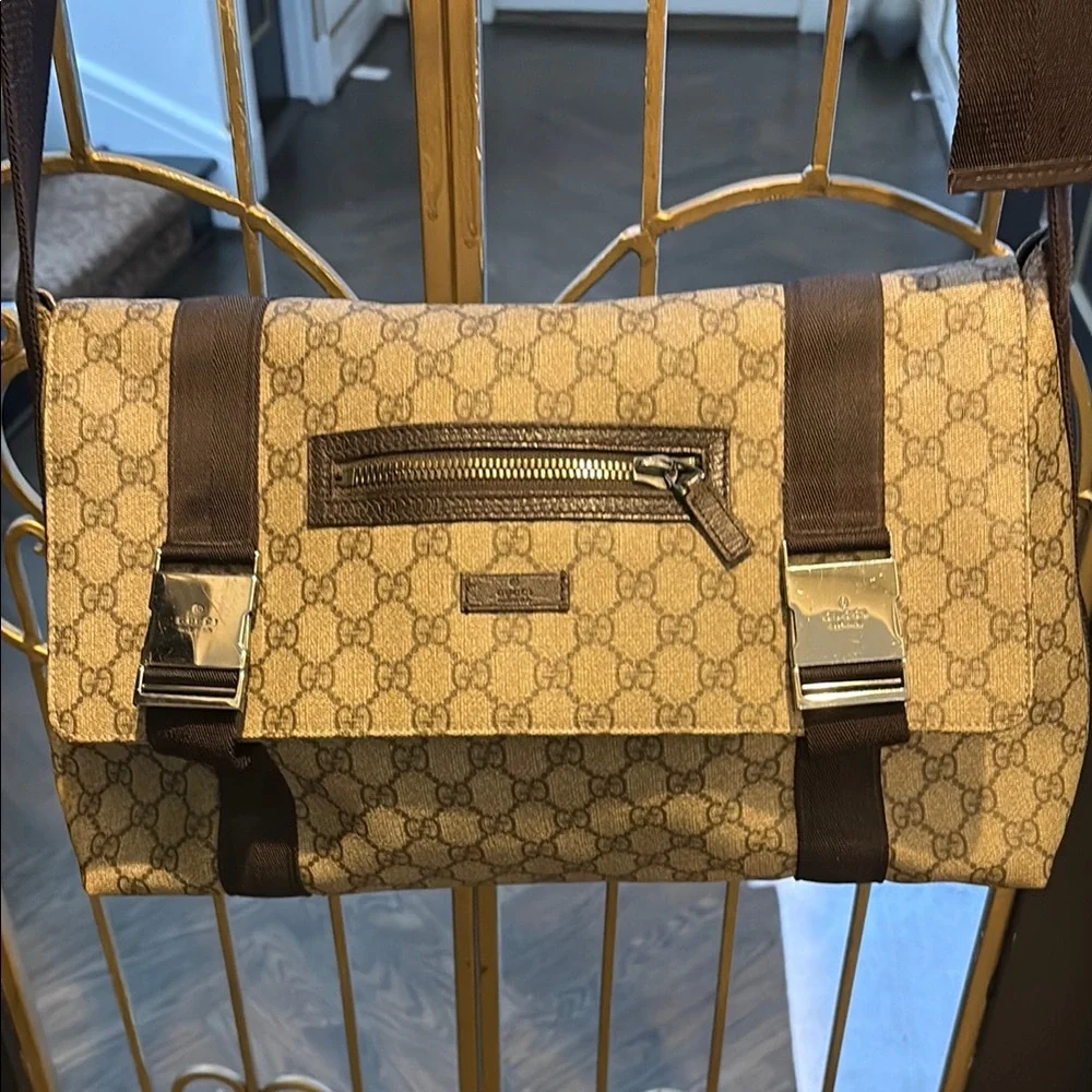 Designer Gucci diaper messenger Crossbody Bag gg leather canvas Italy